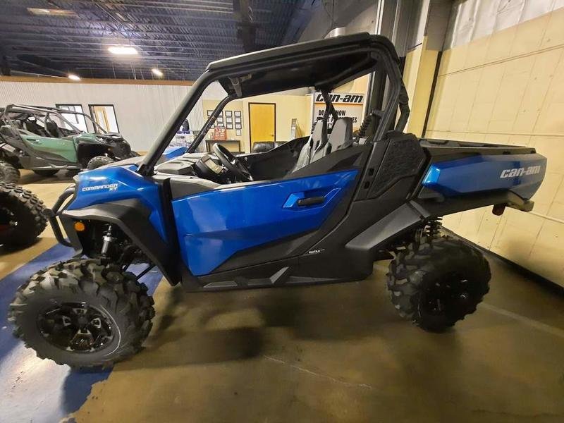 2023 Can-Am® Commander XT 700 - Image 7