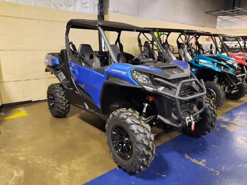 2023 Can-Am® Commander XT 700 - Image 3