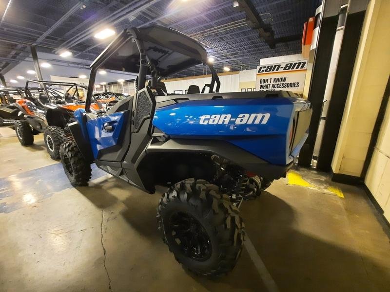 2023 Can-Am® Commander XT 700 - Image 5
