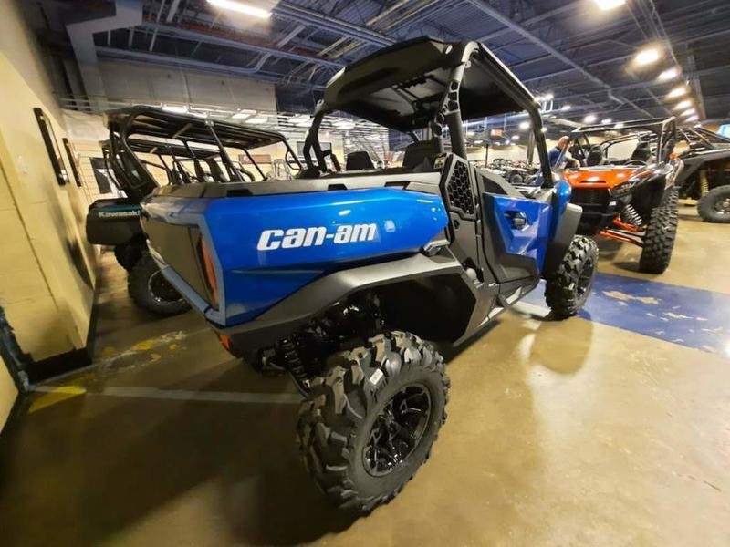 2023 Can-Am® Commander XT 700 - Image 8