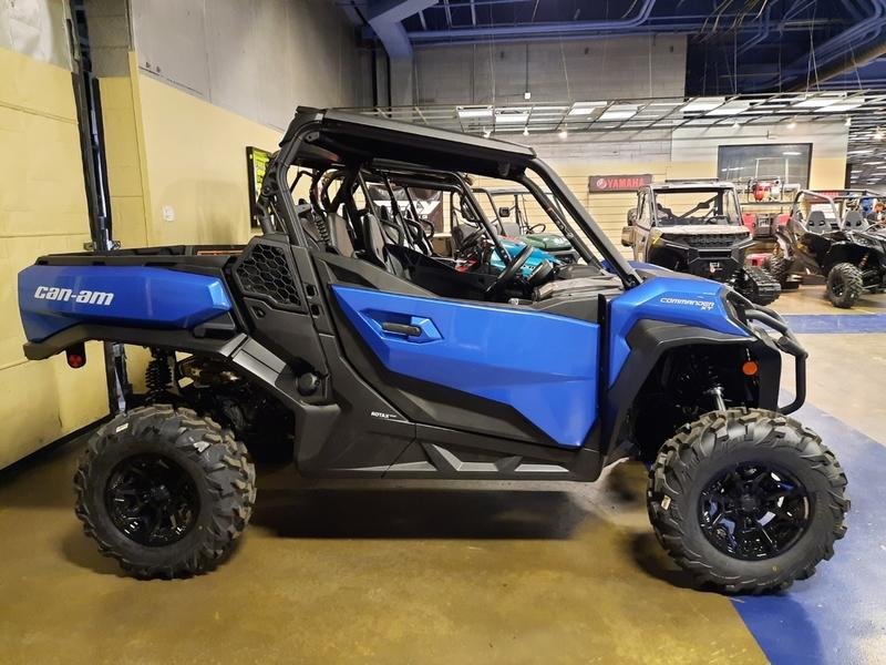 2023 Can-Am® Commander XT 700 - Image 4